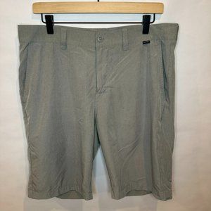 Travis Matthew Shorts Waist 34 Light Grey Golf Shorts